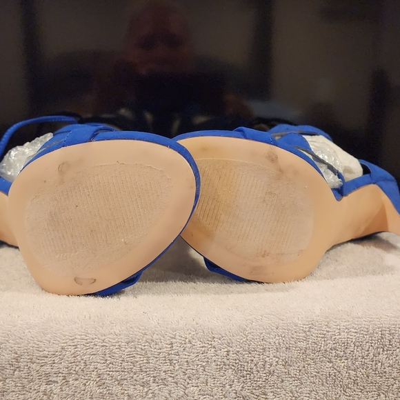 Heels - Picture 4 of 4